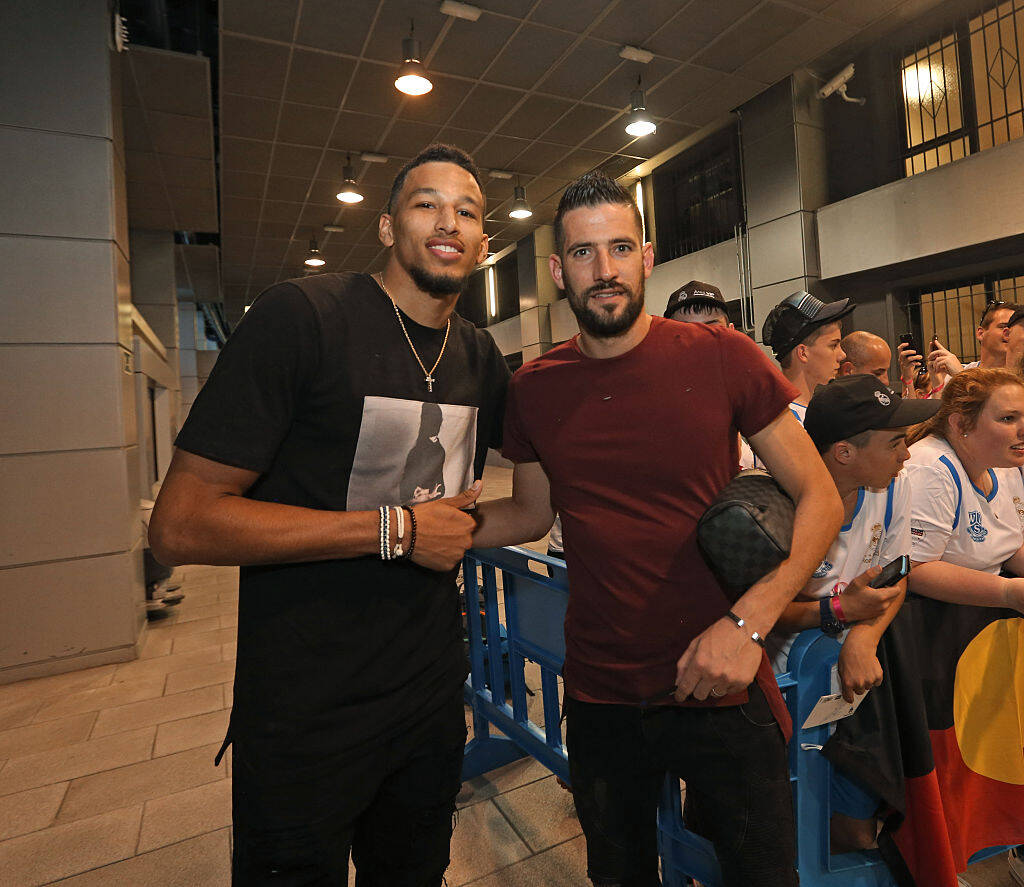 西班牙人2-1塞维利亚，罗伯托-费尔南德斯、佩雷-米利亚破门（西班牙人2-1击败塞维利亚，罗伯托-费尔南德斯与佩雷-米利亚相继破门）