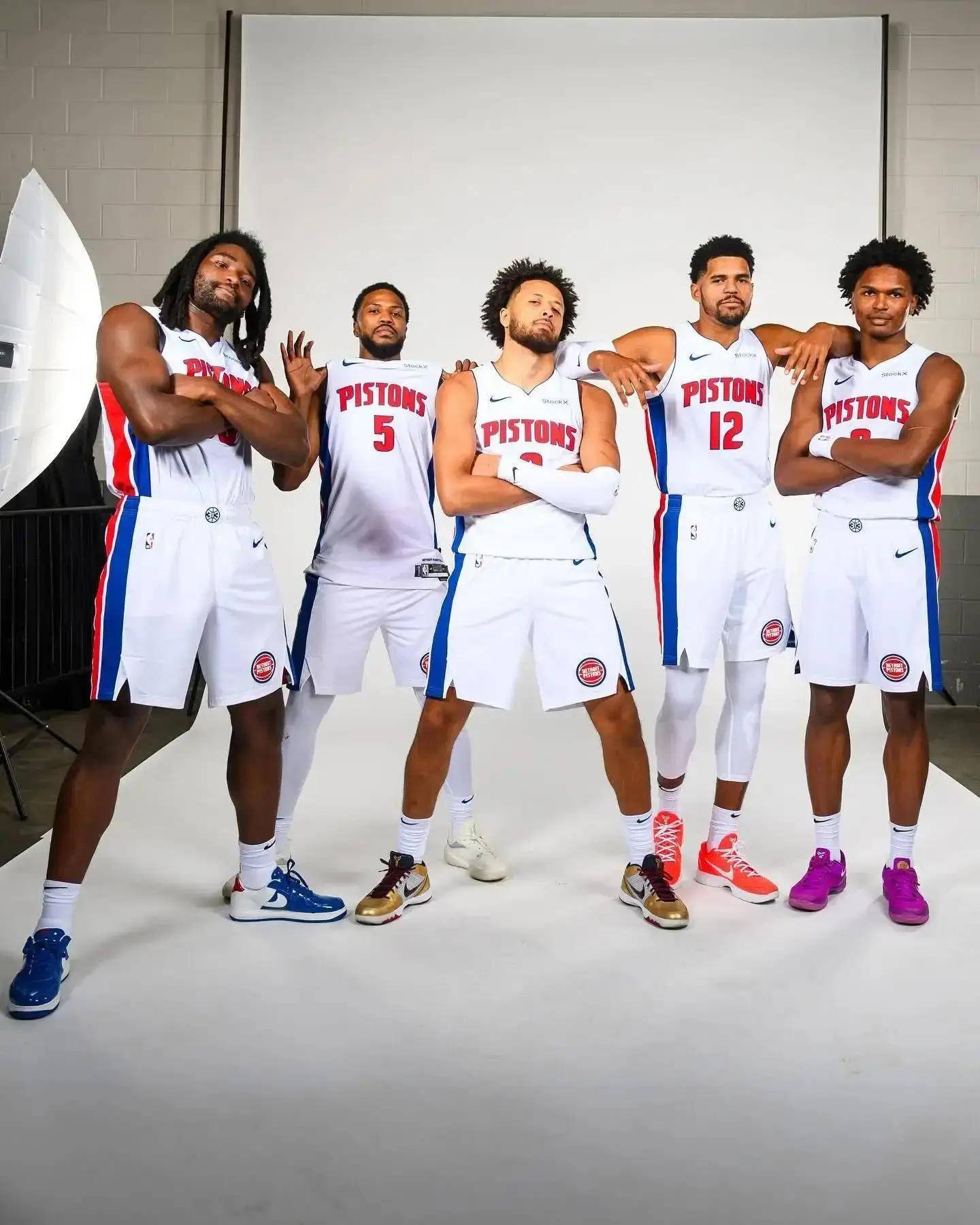 匈牙利大名单：索博、凯尔凯兹领衔，两将回归，巴兰尼缺阵（匈牙利公布大名单：索博、凯尔凯兹领衔，两人回归，巴兰尼缺席）