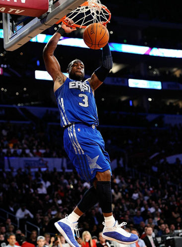 湖人末节连续得分，锁定胜局（湖人末节一波流锁定胜局）