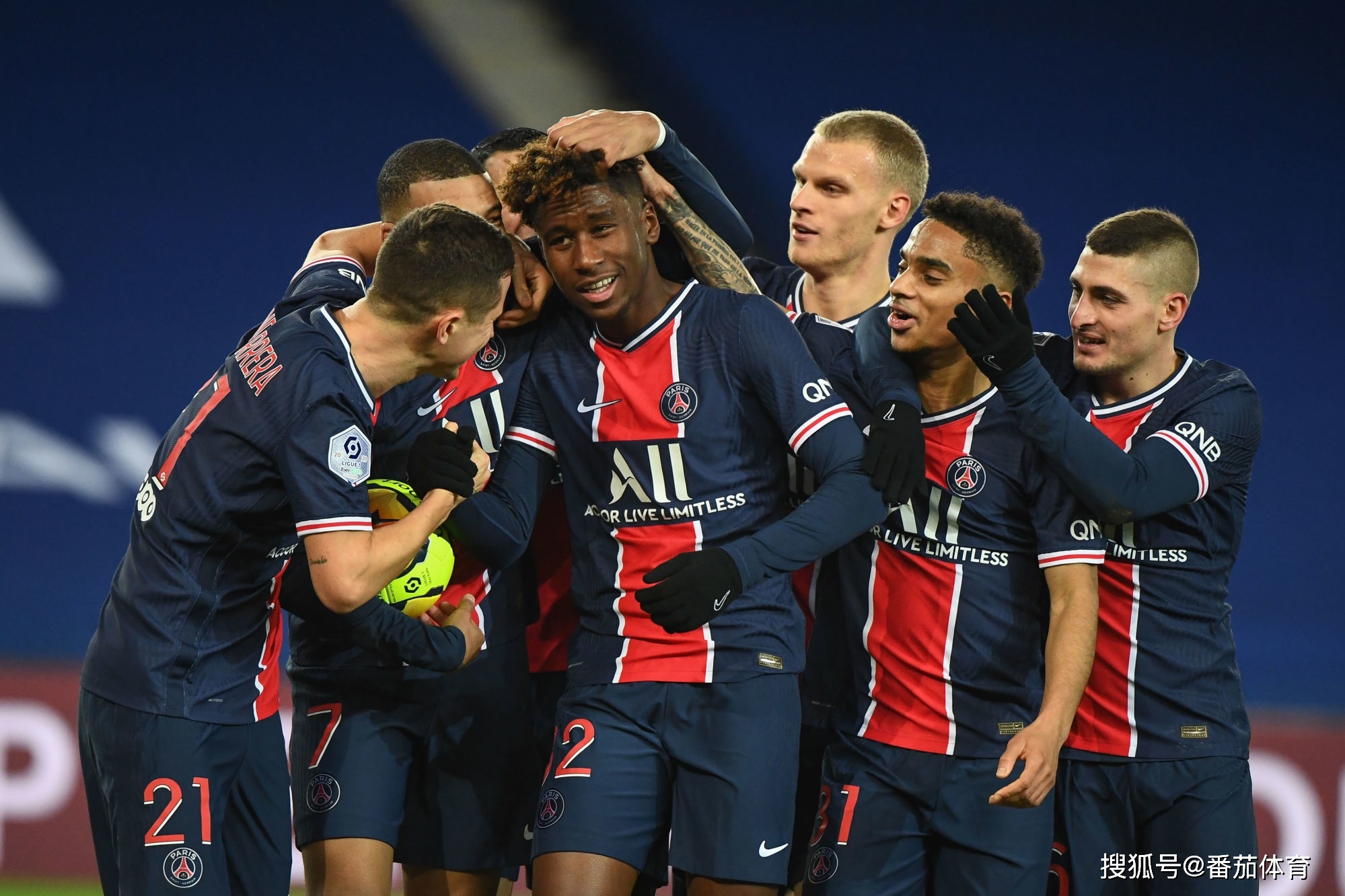 郇斯枫闪耀赛场，独揽关键数据助球队取胜（郇斯枫赛场高光，一人包揽关键数据助队获胜）