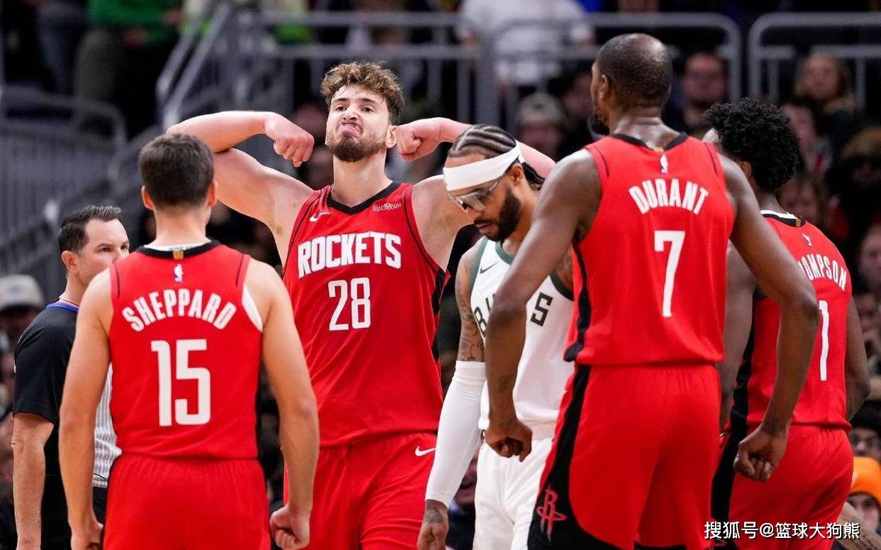 上海vs吉林大名单出炉：张镇麟迎首秀！（沪吉对决名单公布：张镇麟将迎来首秀）