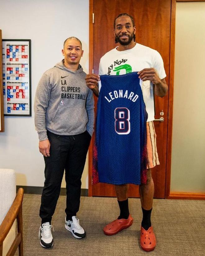 足球英超豪门逆风翻盘，球迷直呼太刺激（英超豪门上演惊天逆转，球迷直呼过瘾）