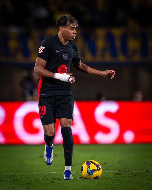 欧文突破防守造成杀伤球成功（欧文强突防线造犯规得手）